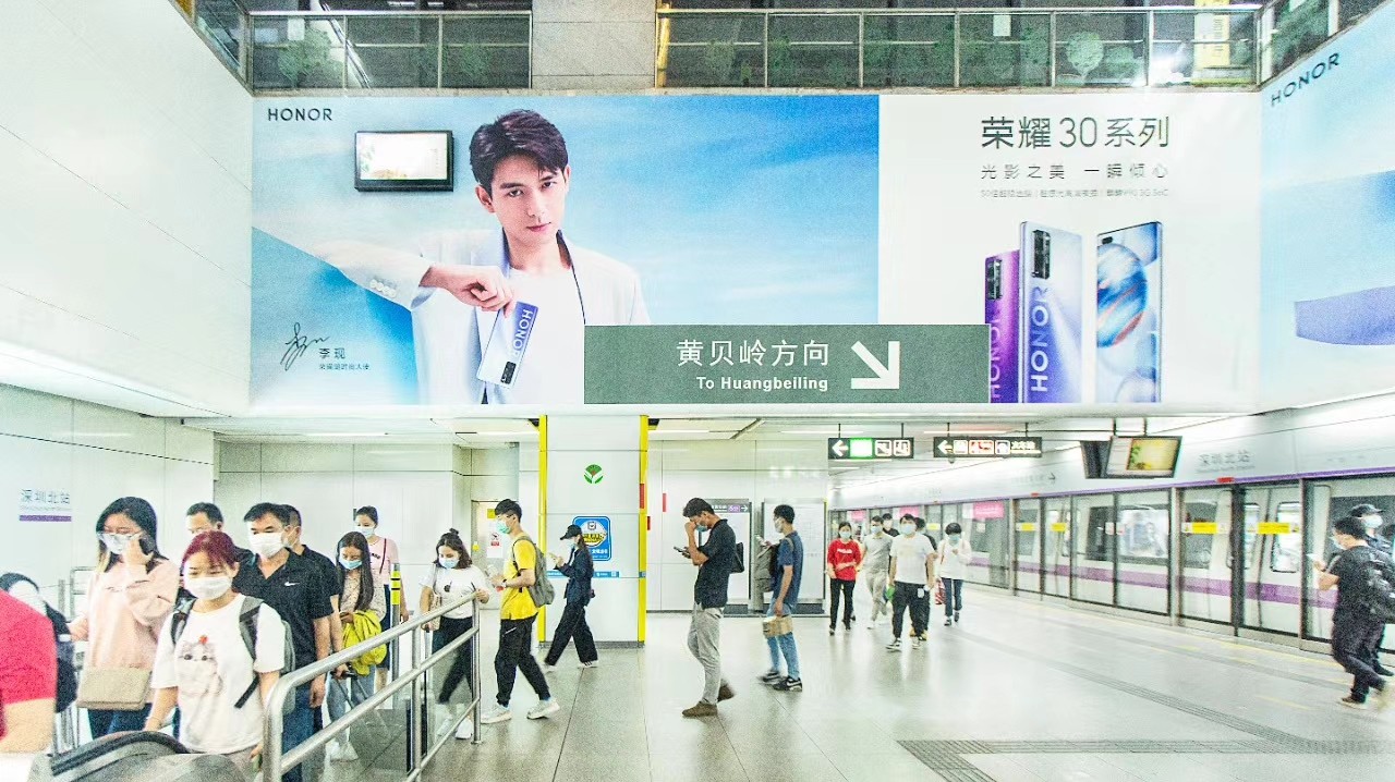 地铁LED灯箱广告性价比高